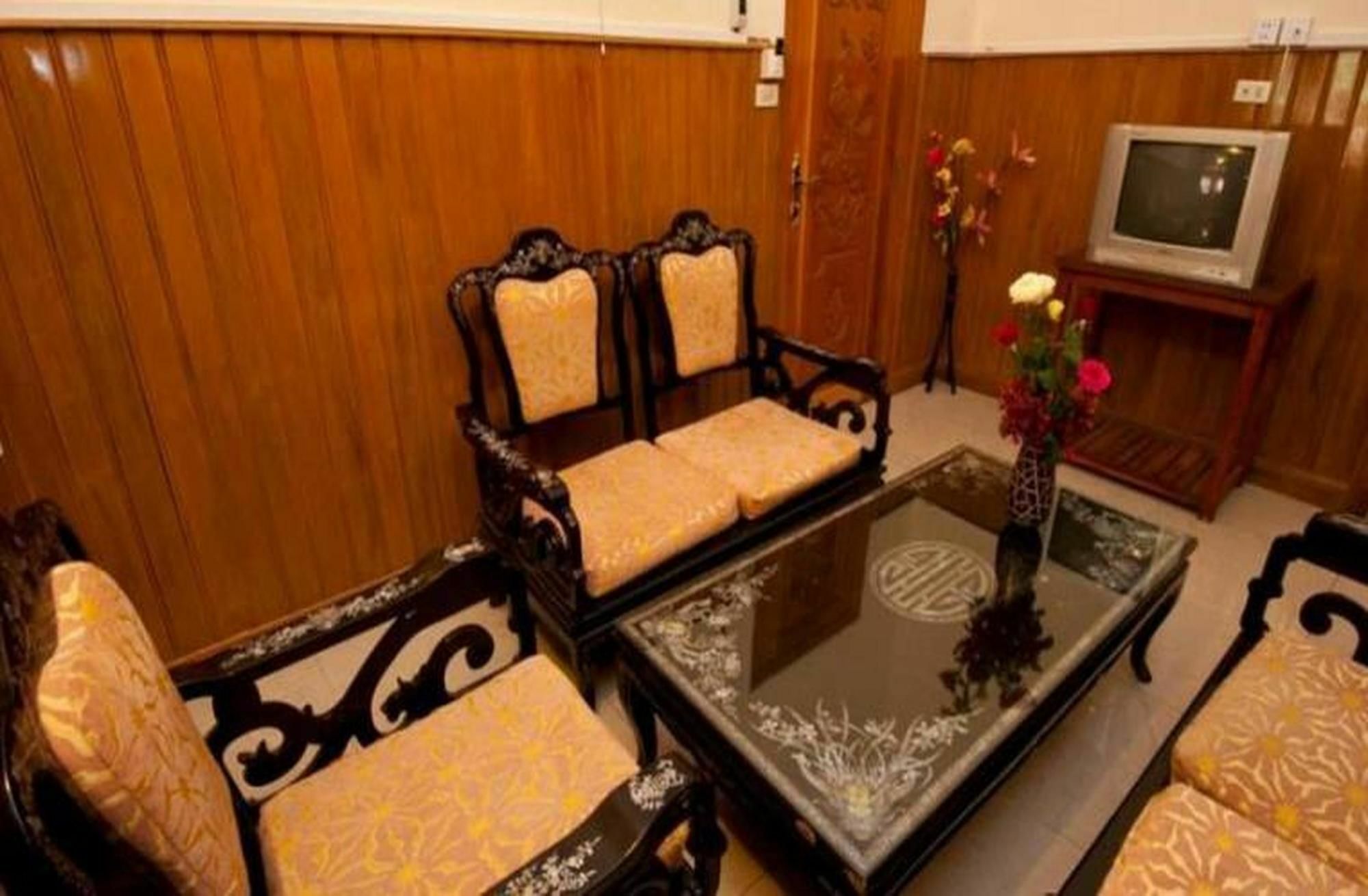 Longlin House I Hotel Phnom Penh Exterior photo